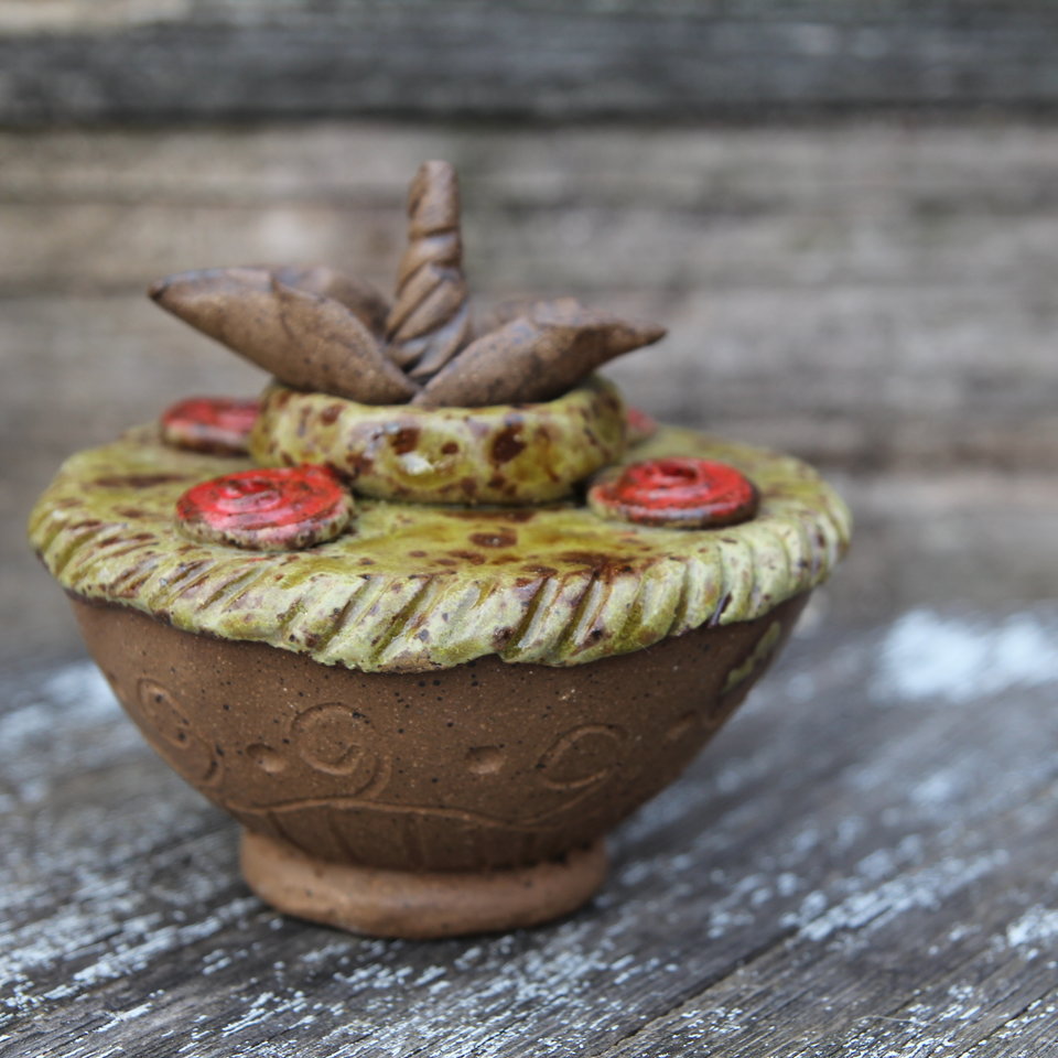 Hummingbird Feeder with metal hanger - Faded Sunflower